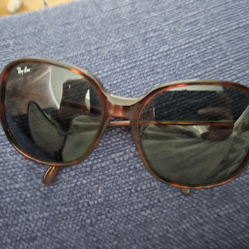 Vintage 1980’s B&L Women's Ray Bans Style W0344 Glass Lens Sunglasses
